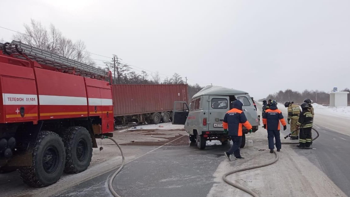 ДТП с участием грузовика и машины скорой помощи на Сахалине ДТП с участием грузовика и машины скорой помощи на Сахалине - РИА Новости, 1920, 08.01.2021