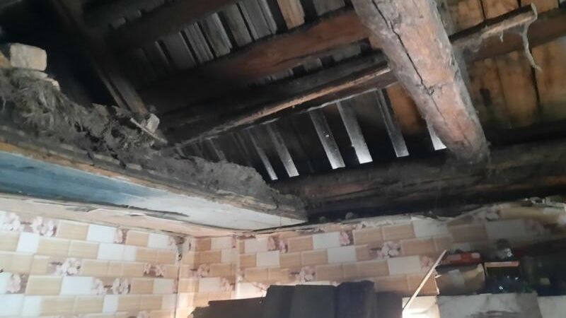 Обрушение потолка в частном доме в поселке Барыш Барышского района Обрушение потолка в частном доме в поселке Барыш Барышского района - РИА Новости, 1920, 08.01.2021