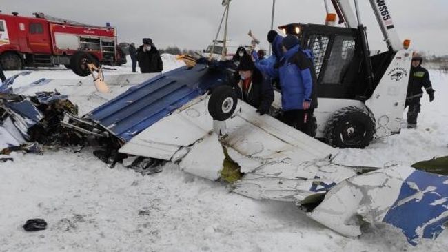 На месте падения легкомоторного самолета в Ленинградской области На месте падения легкомоторного самолета в Ленинградской области