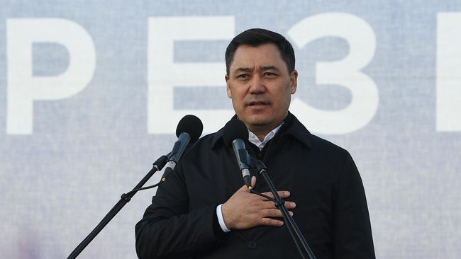 Кандидат в президенты Кыргызской Республики Садыр Жапаров выступает на митинге своих сторонников в Бишкеке Кандидат в президенты Кыргызской Республики Садыр Жапаров выступает на митинге своих сторонников в Бишкеке
