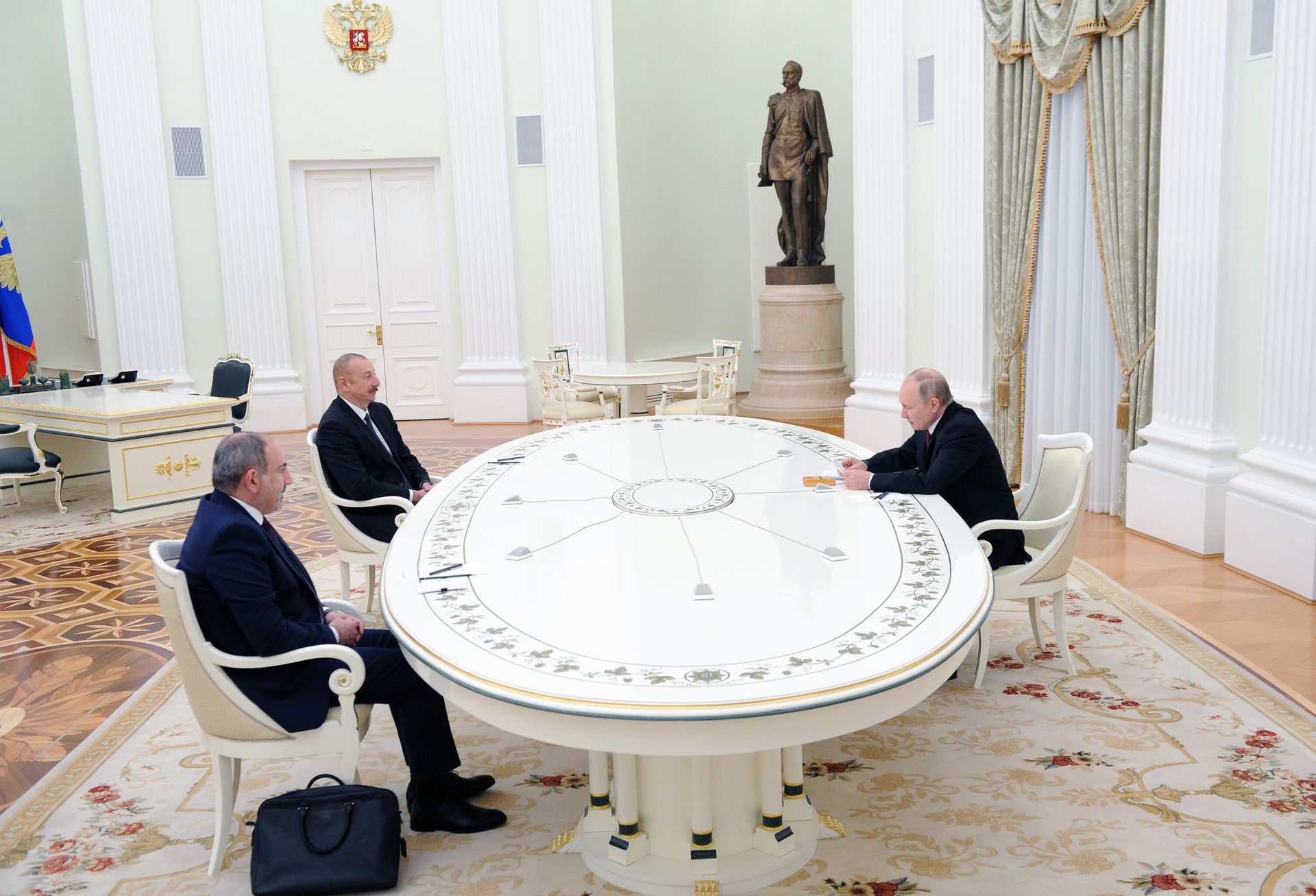 Трехсторонняя встреча президентов России, Азербайджана и Армении Трехсторонняя встреча президентов России, Азербайджана и Армении - РИА Новости, 1920, 19.08.2024