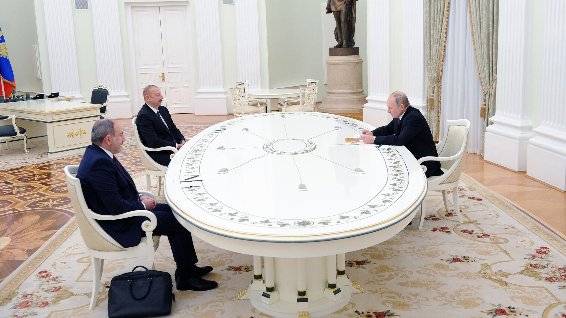 Встреча президентов России, Азербайджана и премьер-министра Армении Встреча президентов России, Азербайджана и премьер-министра Армении - РИА Новости, 1920, 25.05.2023