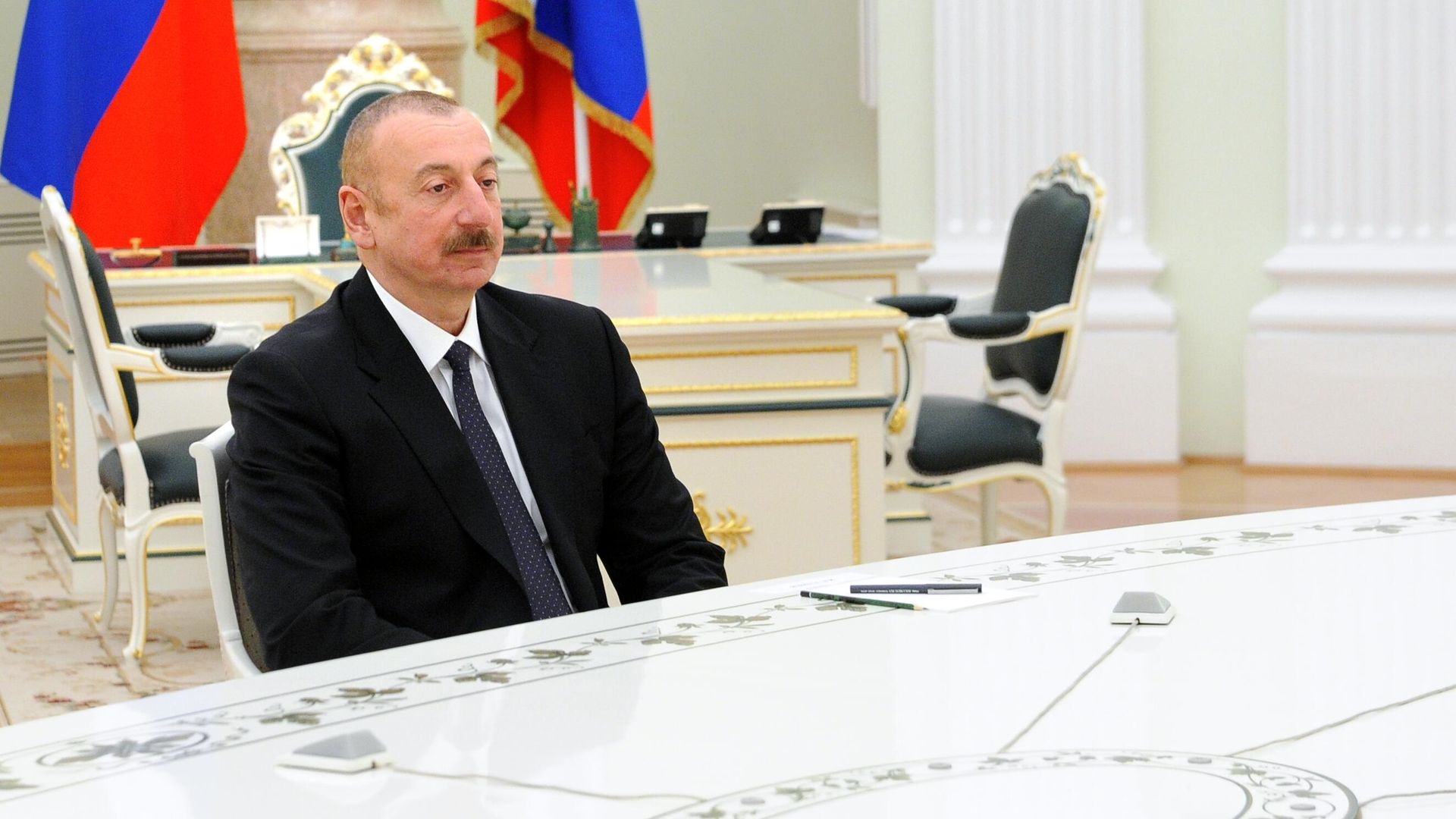 Президент Азербайджана Ильхам Алиев во время трехсторонних переговоров лидеров России, Азербайджана и Армении по поводу ситуации в Нагорном Карабахе Президент Азербайджана Ильхам Алиев во время трехсторонних переговоров лидеров России, Азербайджана и Армении по поводу ситуации в Нагорном Карабахе - РИА Новости, 1920, 13.01.2021