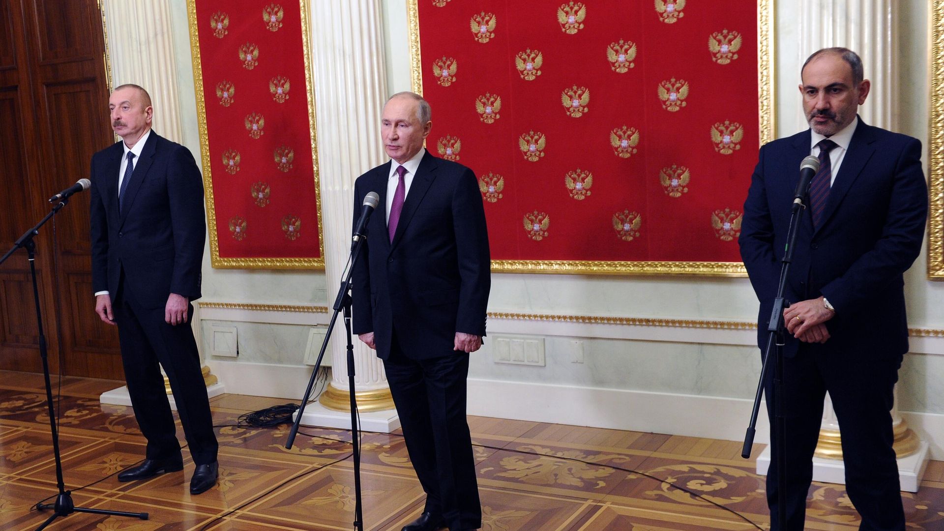 Президент РФ Владимир Путин, премьер-министр Армении Никол Пашинян и президент Азербайджана Ильхам Алиев во время совместного заявления для прессы Президент РФ Владимир Путин, премьер-министр Армении Никол Пашинян и президент Азербайджана Ильхам Алиев во время совместного заявления для прессы - РИА Новости, 1920, 23.11.2021