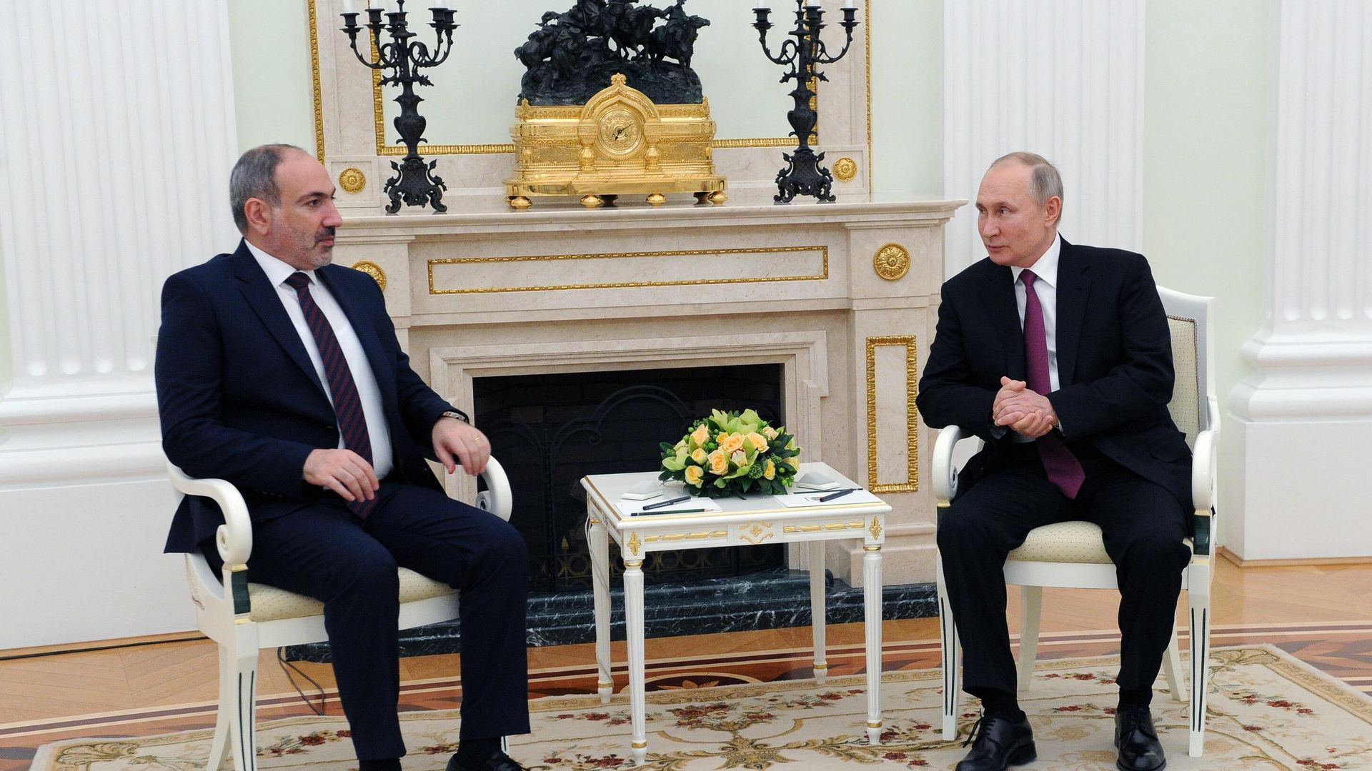 Президент РФ Владимир Путин и премьер-министр Армении Никол Пашинян во время двухсторонней встречи в Кремле Президент РФ Владимир Путин и премьер-министр Армении Никол Пашинян во время двухсторонней встречи в Кремле - РИА Новости, 1920, 02.04.2021