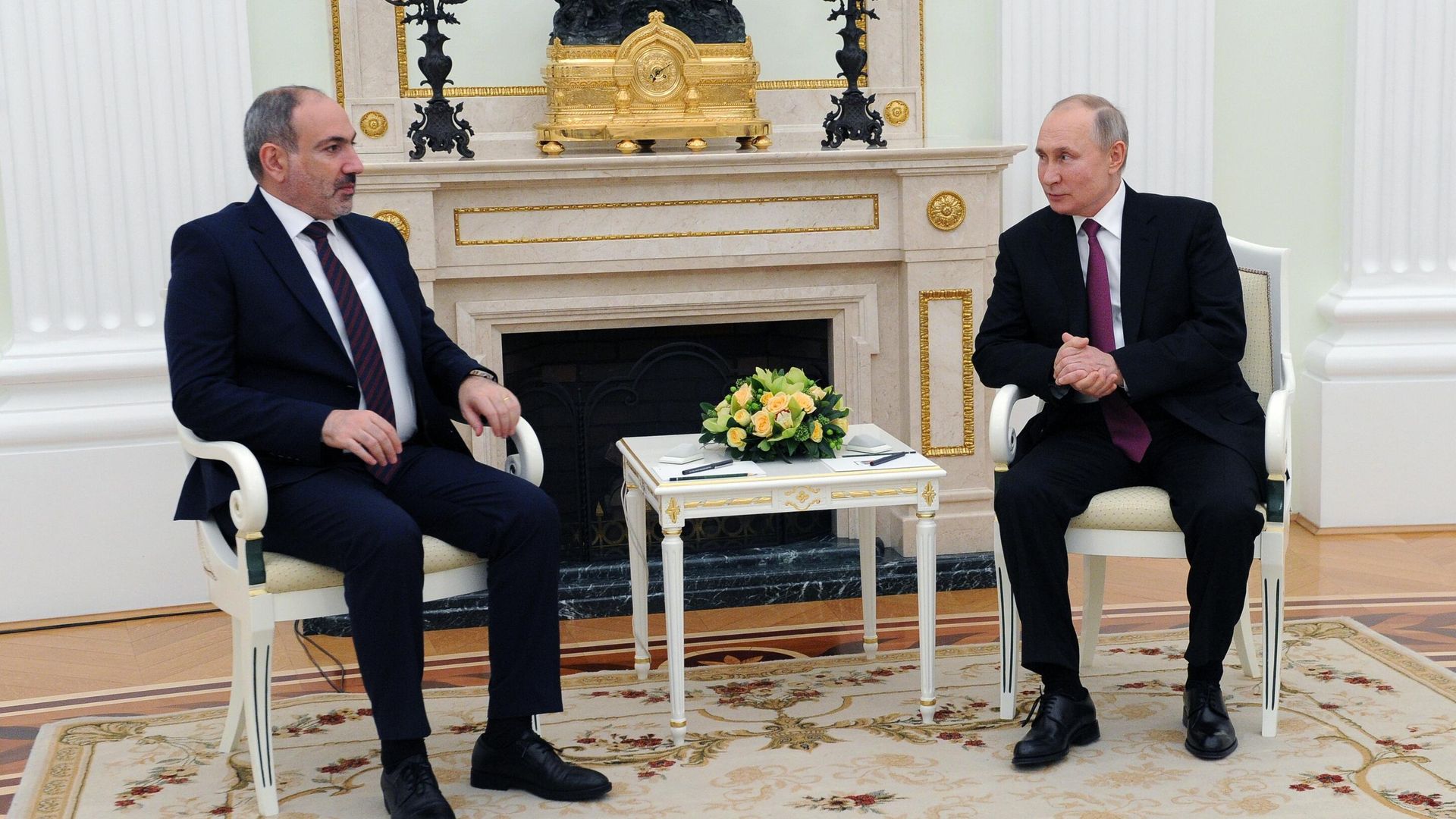 Президент РФ Владимир Путин и премьер-министр Армении Никол Пашинян во время двухсторонней встречи в Кремле Президент РФ Владимир Путин и премьер-министр Армении Никол Пашинян во время двухсторонней встречи в Кремле - РИА Новости, 1920, 02.04.2021