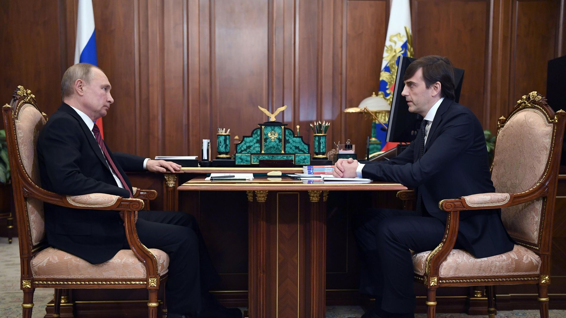 Президент РФ Владимир Путин и министр просвещения РФ Сергей Кравцов Президент РФ Владимир Путин и министр просвещения РФ Сергей Кравцов - РИА Новости, 1920, 12.01.2021