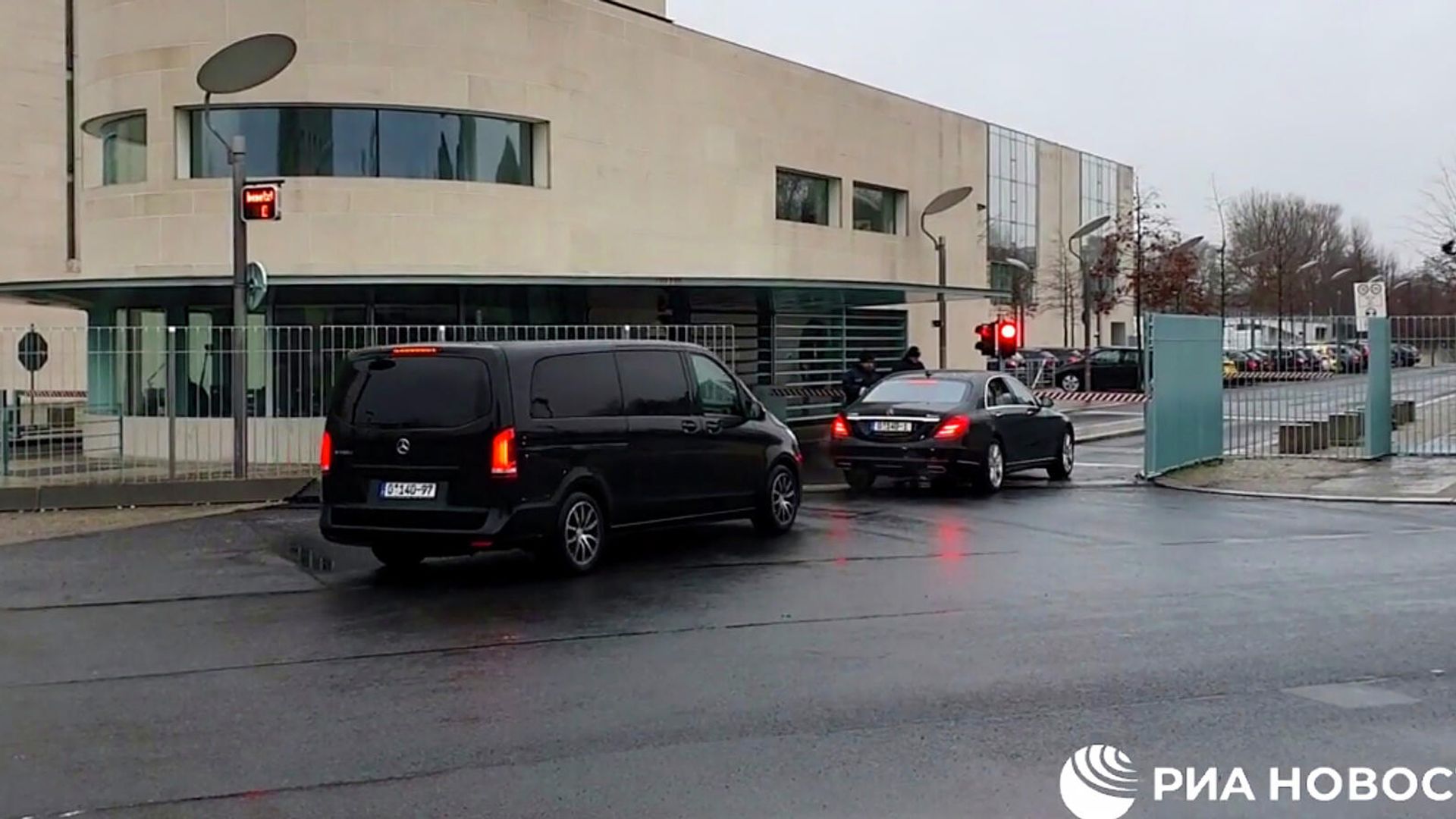 Российская делегация во главе с Козаком прибыла в ведомство канцлера ФРГ на встречу политсоветников лидеров нормандской четверки Российская делегация во главе с Козаком прибыла в ведомство канцлера ФРГ на встречу политсоветников лидеров нормандской четверки - РИА Новости, 1920, 26.01.2022