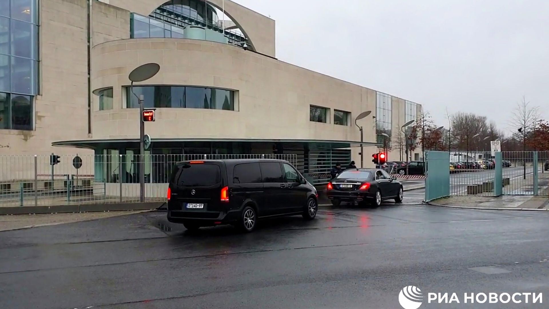 Российская делегация во главе с Козаком прибыла в ведомство канцлера ФРГ на встречу политсоветников лидеров нормандской четверки Российская делегация во главе с Козаком прибыла в ведомство канцлера ФРГ на встречу политсоветников лидеров нормандской четверки - РИА Новости, 1920, 26.01.2022