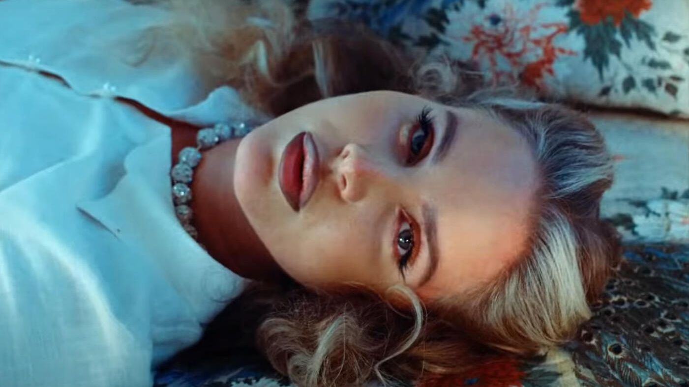 Lana Del Rey - Chemtrails Over The Country Club. Кадр видео Lana Del Rey - Chemtrails Over The Country Club. Кадр видео - РИА Новости, 1920, 13.01.2021