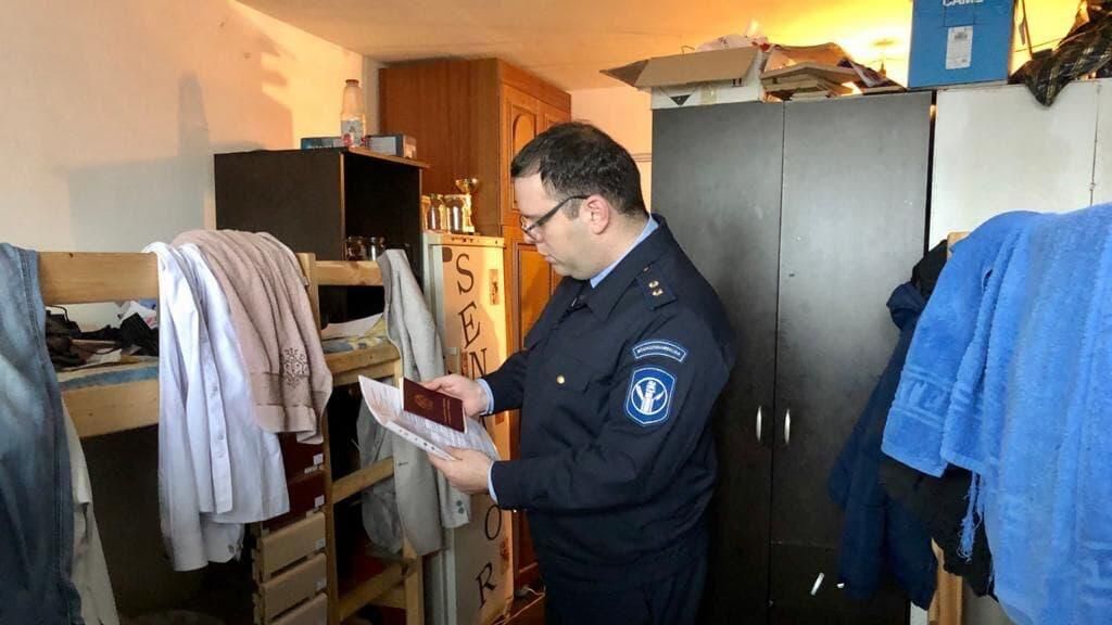 Рейд сотрудников Мосжилинспекции по пресечению работы незаконных хостелов Рейд сотрудников Мосжилинспекции по пресечению работы незаконных хостелов - РИА Новости, 1920, 26.08.2022