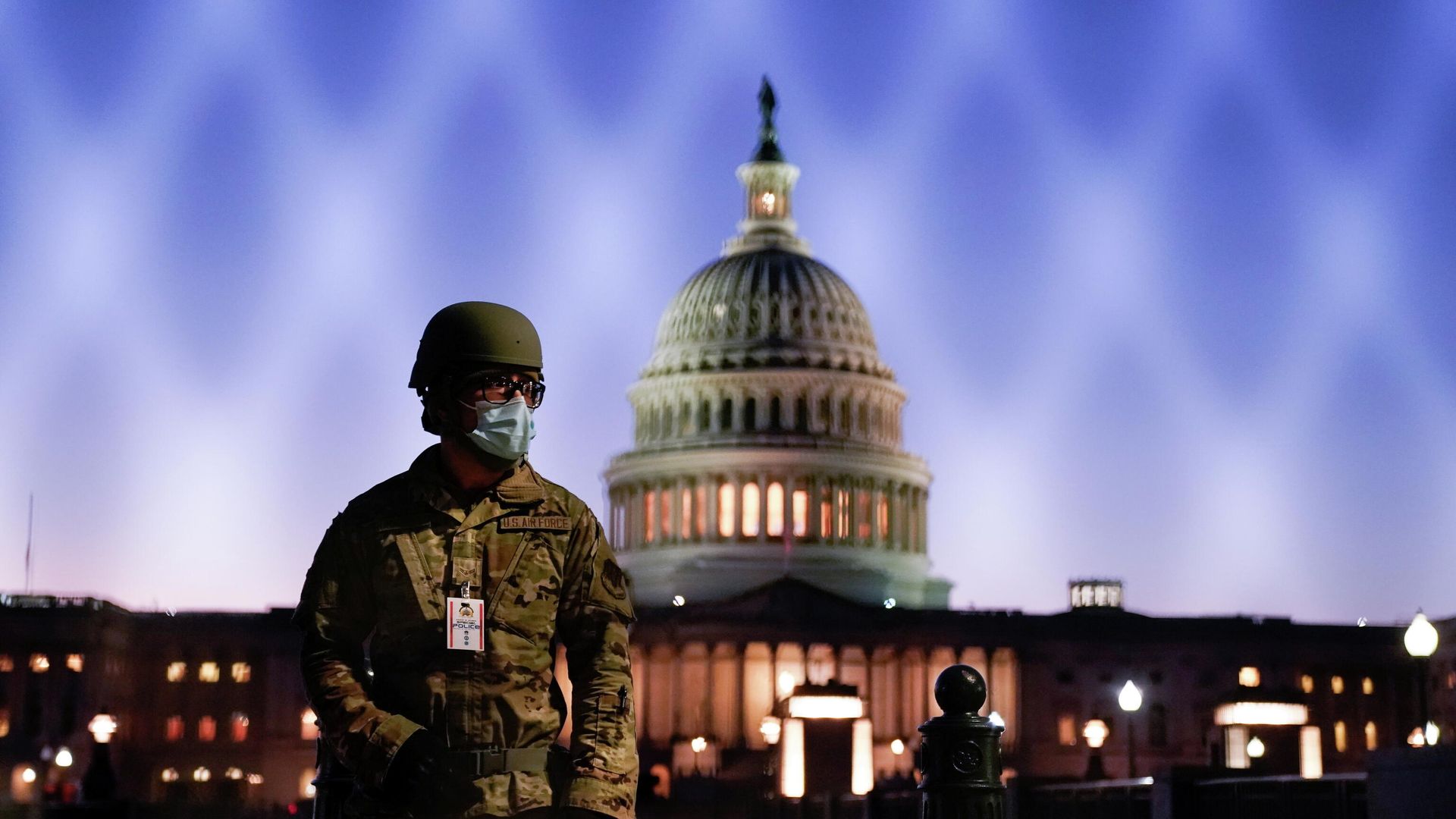 Военнослужащий Национальной гвардии США у здания Капитолия в Вашингтоне - РИА Новости, 1920, 17.01.2021