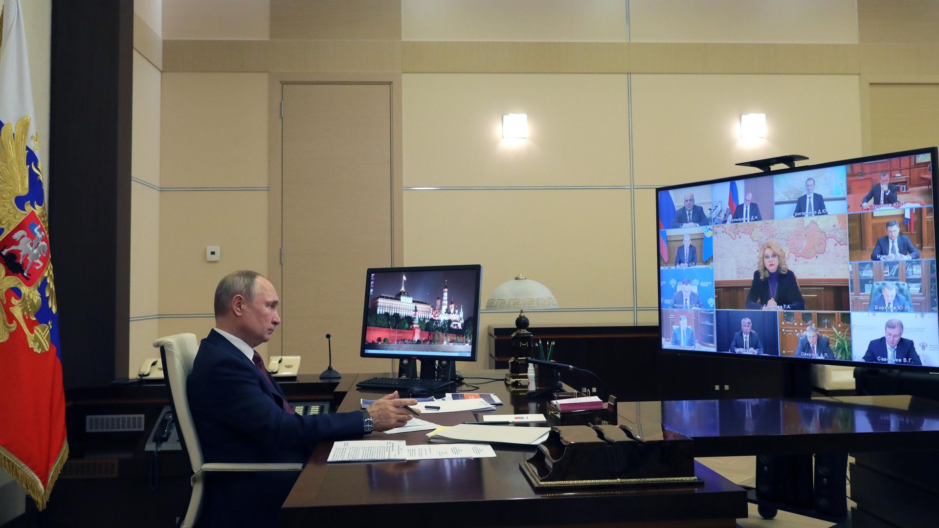 Президент РФ Владимир Путин проводит в режиме видеоконференции совещание с членами правительства РФ Президент РФ Владимир Путин проводит в режиме видеоконференции совещание с членами правительства РФ - РИА Новости, 1920, 13.01.2021