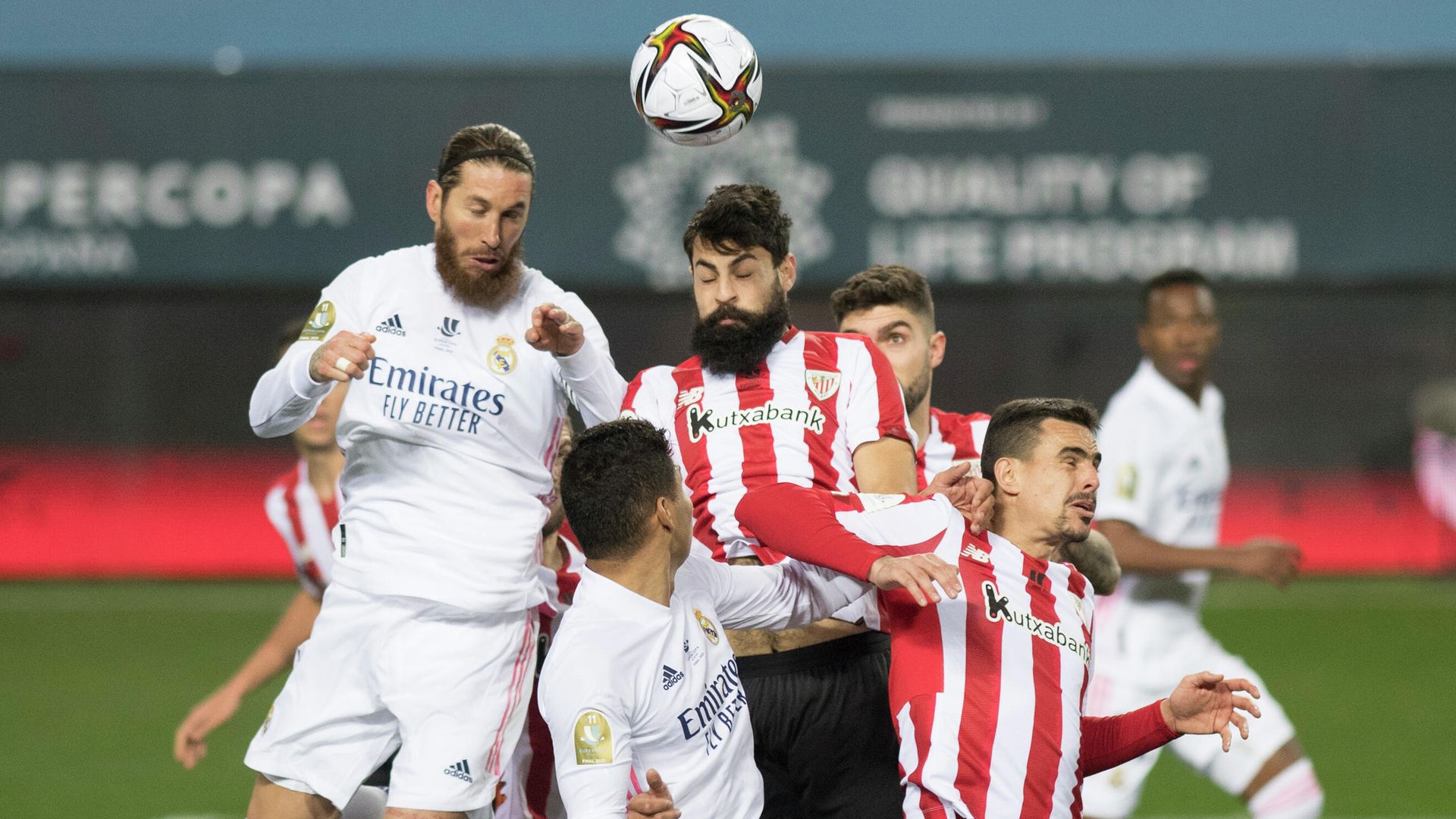 Real Madrid's Spanish defender Sergio Ramos (L) vies with Athletic Bilbao's Spanish forward Asier Villalibre during the Spanish Super Cup semi final football match between Real Madrid and Athletic Club Bilbao at La Rosaleda stadium in Malaga on January 14, 2021. (Photo by JORGE GUERRERO / AFP) Real Madrid's Spanish defender Sergio Ramos (L) vies with Athletic Bilbao's Spanish forward Asier Villalibre during the Spanish Super Cup semi final football match between Real Madrid and Athletic Club Bilbao at La Rosaleda stadium in Malaga on January 14, 2021. (Photo by JORGE GUERRERO / AFP) - РИА Новости, 1920, 15.01.2021