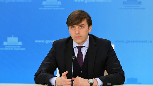 Министр просвещения РФ Сергей Кравцов во время брифинга в Доме правительства РФ