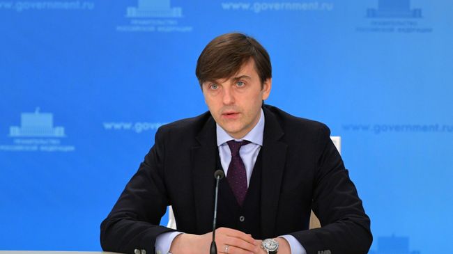 Министр просвещения РФ Сергей Кравцов во время брифинга в Доме правительства РФ