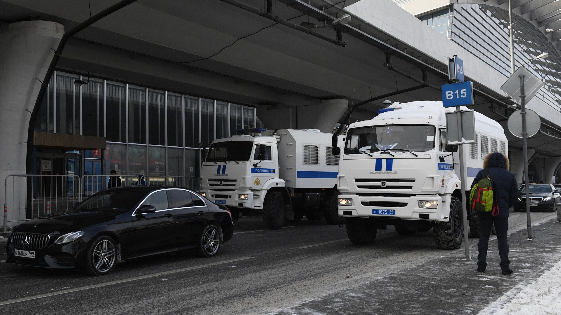 Полицейские автомобили на территории аэропорта Внуково Полицейские автомобили на территории аэропорта Внуково - РИА Новости, 1920, 05.02.2024