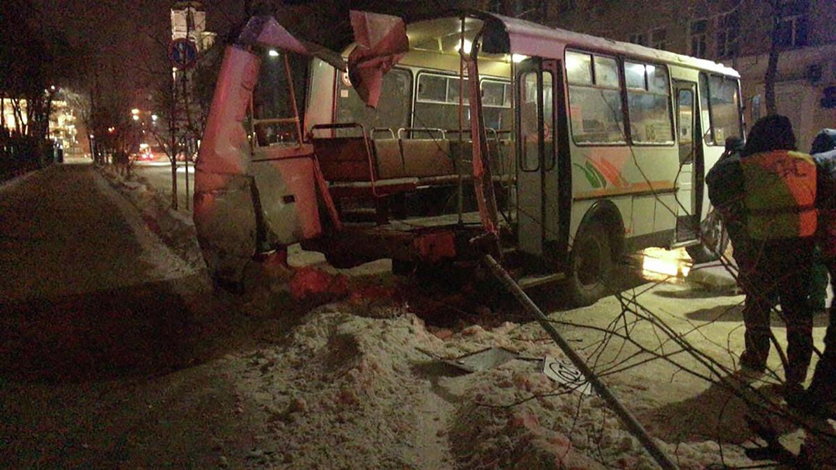 На месте ДТП с участием маршрутного автобуса в Воронеже На месте ДТП с участием маршрутного автобуса в Воронеже - РИА Новости, 1920, 18.01.2021