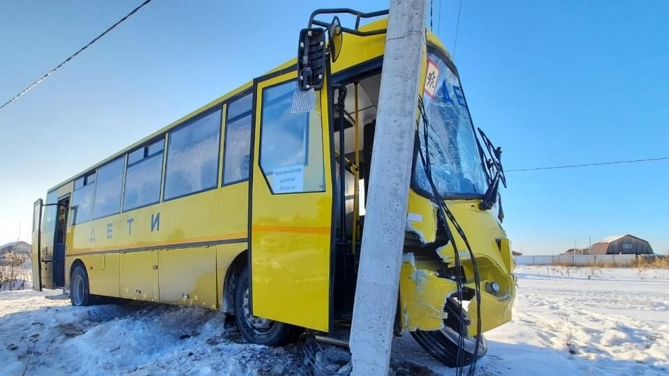 На месте ДТПс участием школьного автобуса в Тюменской области На месте ДТПс участием школьного автобуса в Тюменской области - РИА Новости, 1920, 18.01.2021