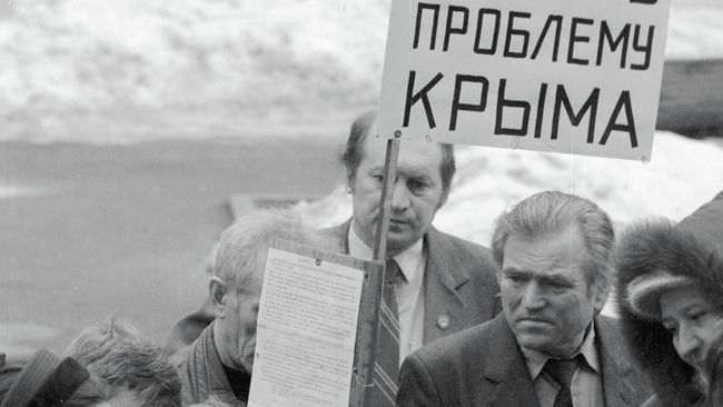 Делегаты IV съезда партии Российского общенационального союза собирают подписи в поддержку автономии Крыма