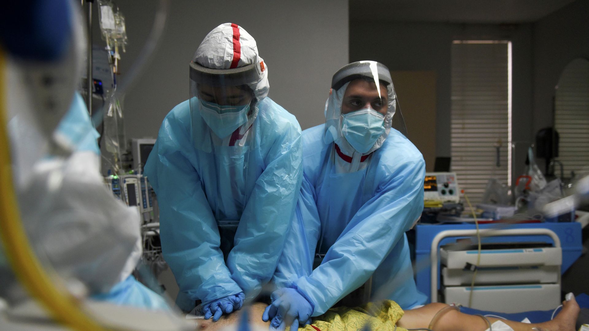 Медицинский персонал в госпитале для пациентов с COVID-19 United Memorial Medical Center в Хьюстоне, штат Техас, США Медицинский персонал в госпитале для пациентов с COVID-19 United Memorial Medical Center в Хьюстоне, штат Техас, США - РИА Новости, 1920, 21.01.2021