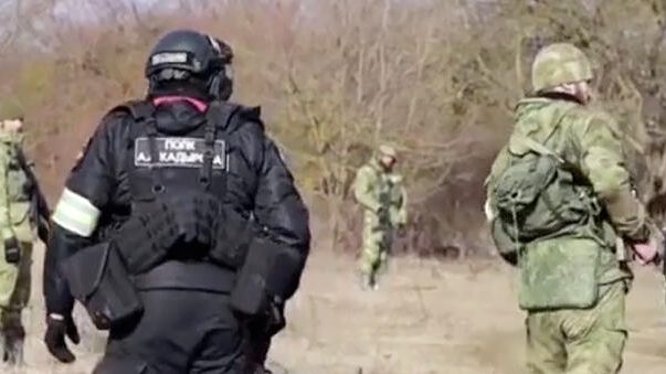 Операция на окраине селения Катар-Юрт Чечни. Кадр видео Операция на окраине селения Катар-Юрт Чечни. Кадр видео - РИА Новости, 1920, 20.01.2021