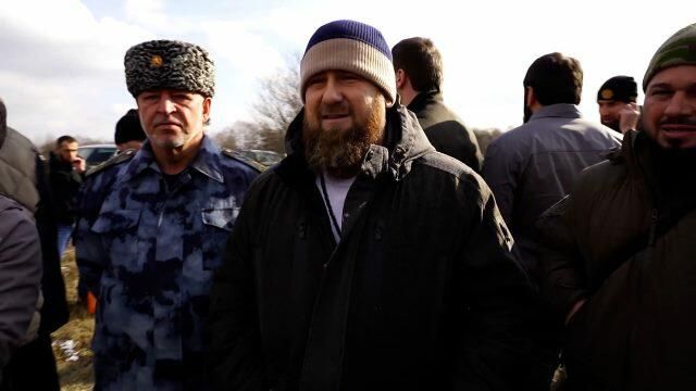 Видео с места спецоперации в Чечне: Кадыров поздравляет бойцов Видео с места спецоперации в Чечне: Кадыров поздравляет бойцов - РИА Новости, 1920, 20.01.2021