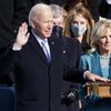 Джо Байден приносит присягу в качестве 46-го президента США