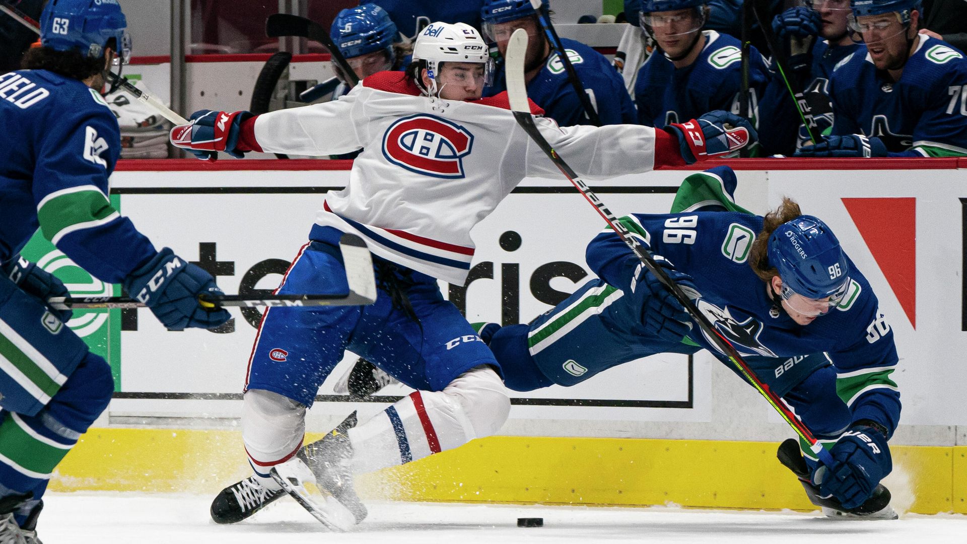 VANCOUVER, BC - JANUARY 20: Alexander Romanov #27 of the Montreal Canadiens and Adam Gaudette #96 of the Vancouver Canucks collide while battling for the loose puck during NHL hockey action at Rogers Arena on January 20, 2021 in Vancouver, Canada.   Rich Lam/Getty Images/AFP - РИА Новости, 1920, 21.01.2021