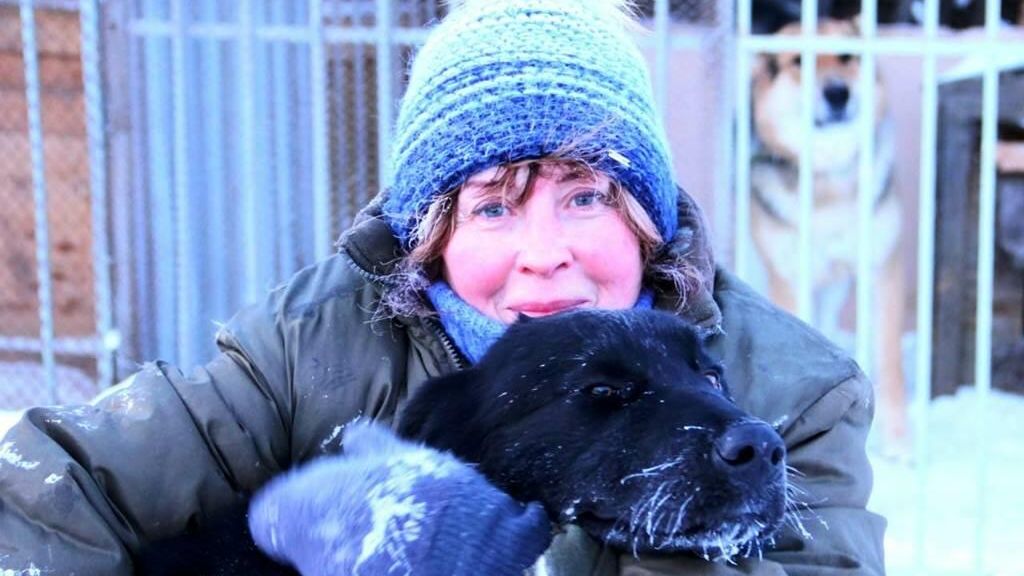 Волонтер приюта для животных на Чукотке Марина и собака Берта Волонтер приюта для животных на Чукотке Марина и собака Берта - РИА Новости, 1920, 21.01.2021