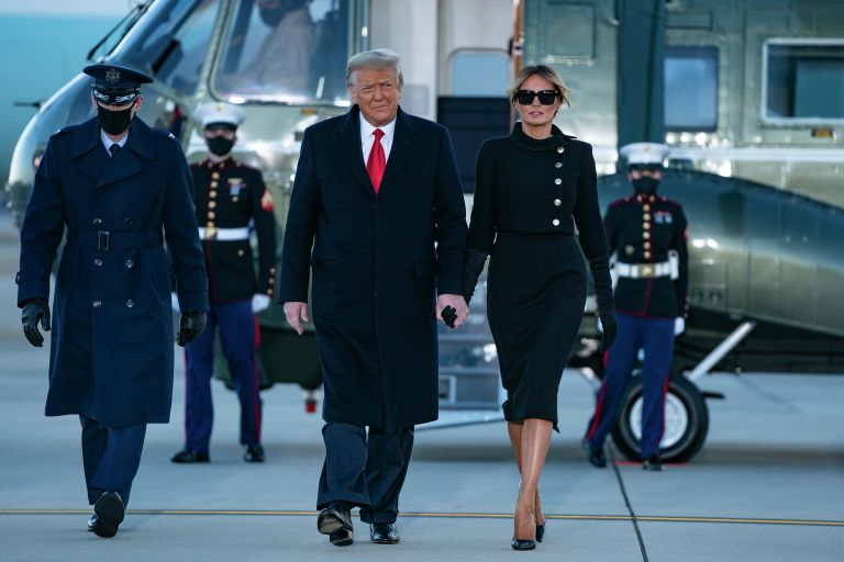 Дональд Трамп и Меланья Трамп на базе Эндрюс, штат Мэриленд Дональд Трамп и Меланья Трамп на базе Эндрюс, штат Мэриленд
