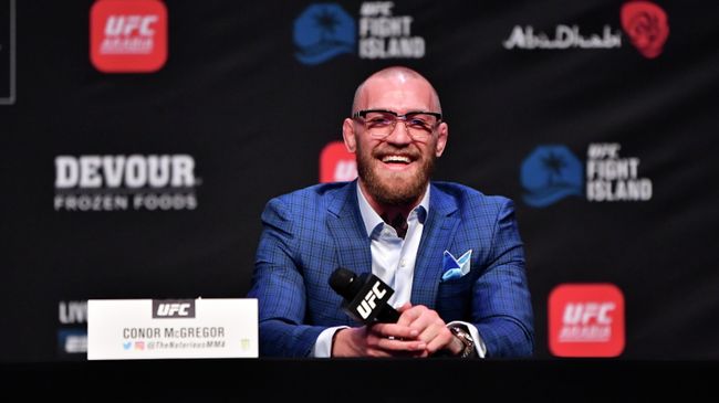 Ирландский боец смешанных единоборств (UFC) Конор Макгрегор на пресс-конференции Ирландский боец смешанных единоборств (UFC) Конор Макгрегор на пресс-конференции