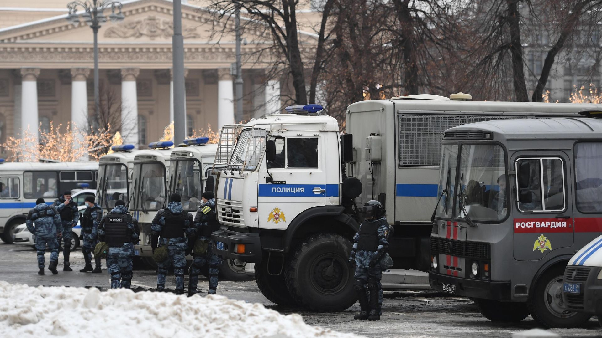 Сотрудники полиции на Театральной площади в Москве Сотрудники полиции на Театральной площади в Москве - РИА Новости, 1920, 04.02.2021