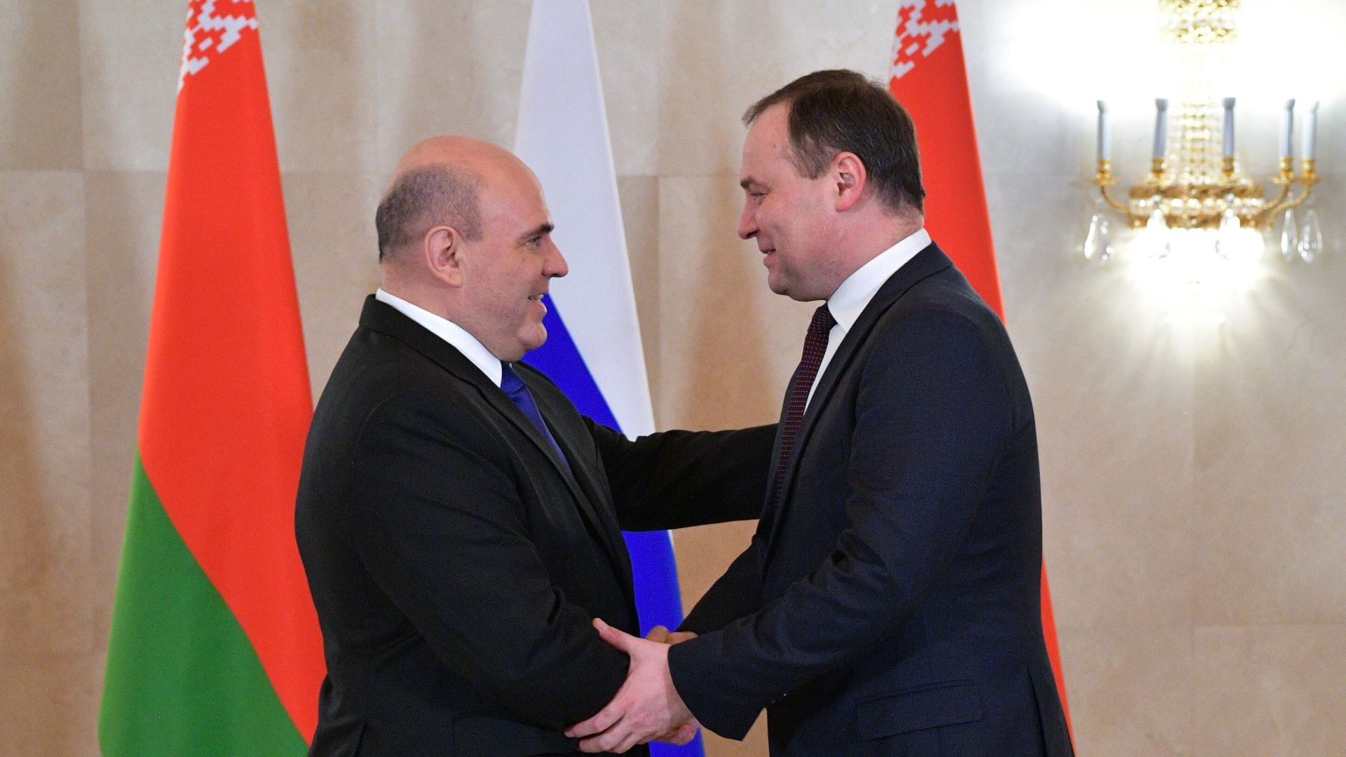 Председатель правительства РФ Михаил Мишустин и премьер-министр Белоруссии Роман Головченко во врем встречи Председатель правительства РФ Михаил Мишустин и премьер-министр Белоруссии Роман Головченко во врем встречи - РИА Новости, 1920, 26.01.2021