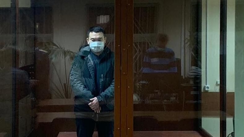 Евгений Есенов, обвиняемый в нападении на полицейского на несогласованной акции протеста в Москве 23 января Евгений Есенов, обвиняемый в нападении на полицейского на несогласованной акции протеста в Москве 23 января - РИА Новости, 1920, 26.01.2021