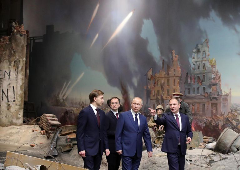 Президент РФ В. Путин посетил Музей Победы на Поклонной горе Президент РФ В. Путин посетил Музей Победы на Поклонной горе