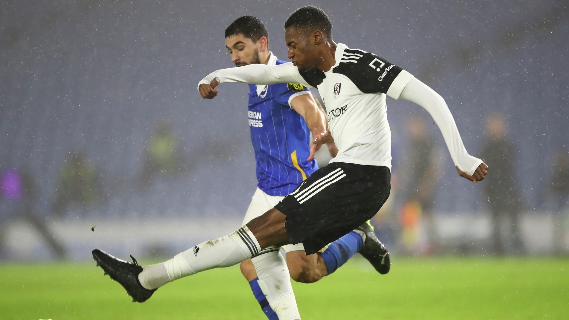 Fulham's English defender Tosin Adarabioyo (R) vies with Brighton's French striker Neal Maupay (L) during the English Premier League football match between Brighton and Hove Albion and Fulham at the American Express Community Stadium in Brighton, southern England on January 27, 2021. - The game finished 0-0. (Photo by Bryn Lennon / POOL / AFP) / RESTRICTED TO EDITORIAL USE. No use with unauthorized audio, video, data, fixture lists, club/league logos or 'live' services. Online in-match use limited to 120 images. An additional 40 images may be used in extra time. No video emulation. Social media in-match use limited to 120 images. An additional 40 images may be used in extra time. No use in betting publications, games or single club/league/player publications. / Fulham's English defender Tosin Adarabioyo (R) vies with Brighton's French striker Neal Maupay (L) during the English Premier League football match between Brighton and Hove Albion and Fulham at the American Express Community Stadium in Brighton, southern England on January 27, 2021. - The game finished 0-0. (Photo by Bryn Lennon / POOL / AFP) / RESTRICTED TO EDITORIAL USE. No use with unauthorized audio, video, data, fixture lists, club/league logos or 'live' services. Online in-match use limited to 120 images. An additional 40 images may be used in extra time. No video emulation. Social media in-match use limited to 120 images. An additional 40 images may be used in extra time. No use in betting publications, games or single club/league/player publications. / - РИА Новости, 1920, 28.01.2021