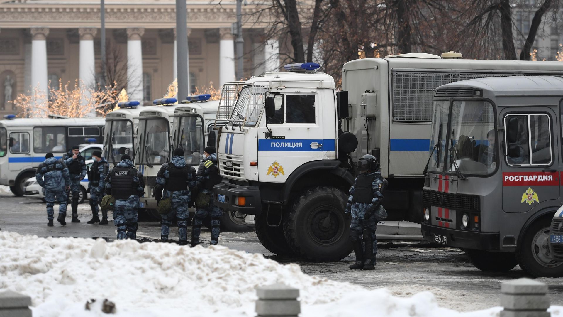 Сотрудники полиции на Театральной площади в Москве Сотрудники полиции на Театральной площади в Москве - РИА Новости, 1920, 04.02.2021