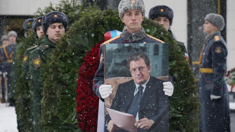 Церемония прощания с бывшим вице-премьером РФ Сергеем Приходько Церемония прощания с бывшим вице-премьером РФ Сергеем Приходько