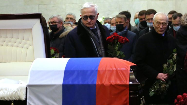 Президент Российского союза промышленников и предпринимателей Александр Шохин на церемонии прощания с бывшим вице-премьером РФ Сергеем Приходько Президент Российского союза промышленников и предпринимателей Александр Шохин на церемонии прощания с бывшим вице-премьером РФ Сергеем Приходько