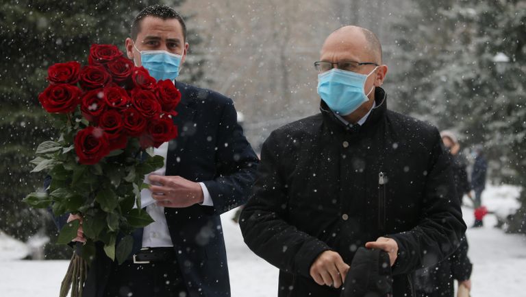 Первый заместитель руководителя администрации президента РФ Сергей Кириенко на церемонии прощания с бывшим вице-премьером РФ Сергеем Приходько Первый заместитель руководителя администрации президента РФ Сергей Кириенко на церемонии прощания с бывшим вице-премьером РФ Сергеем Приходько