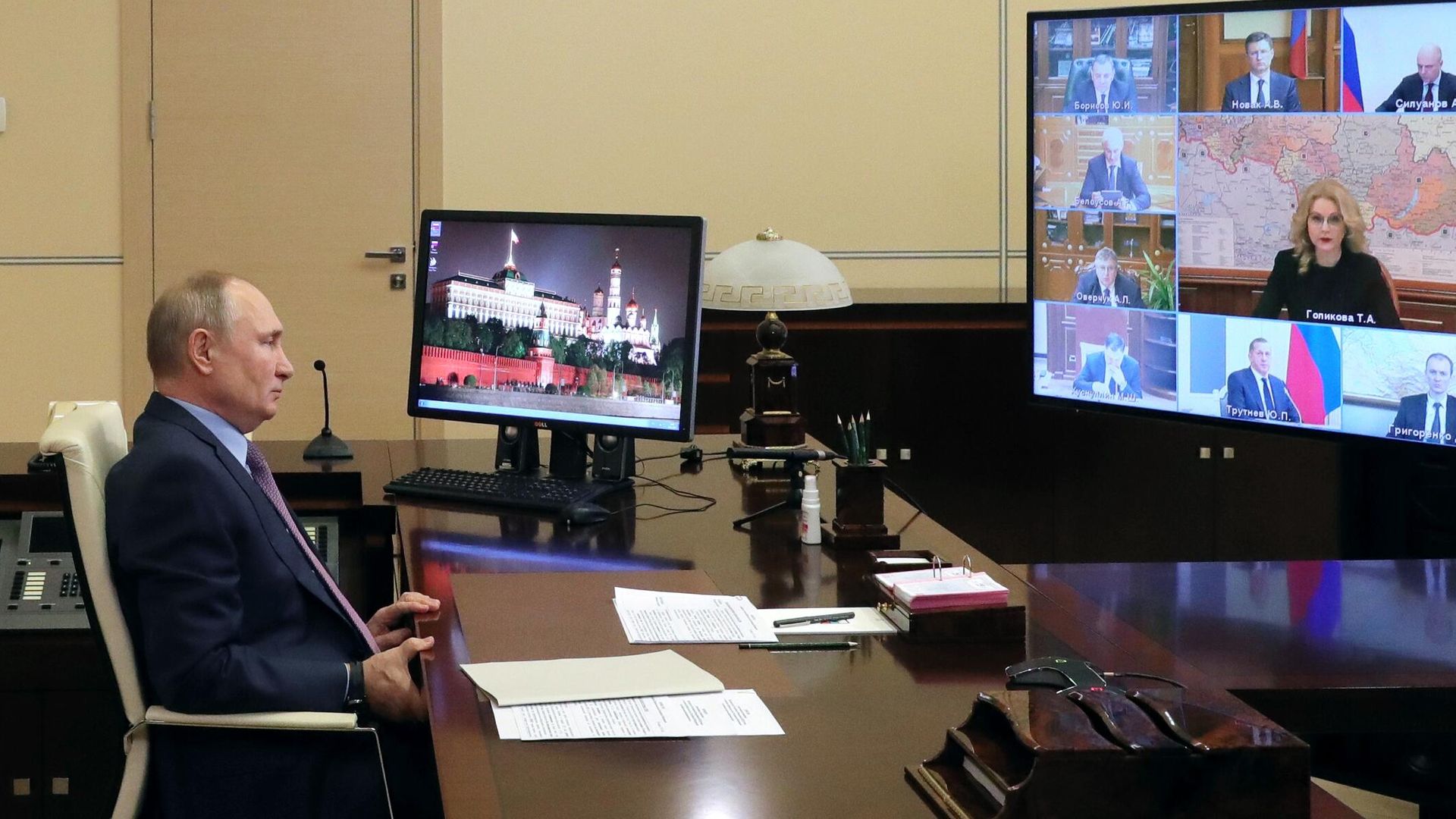 Президент РФ Владимир Путин проводит в режиме видеоконференции совещание с членами правительства РФ Президент РФ Владимир Путин проводит в режиме видеоконференции совещание с членами правительства РФ - РИА Новости, 1920, 28.01.2021