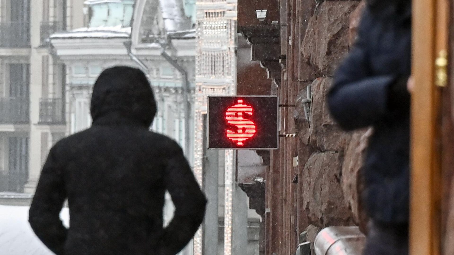 Электронное табло со знаком доллара в Москве Электронное табло со знаком доллара в Москве - РИА Новости, 1920, 07.04.2021