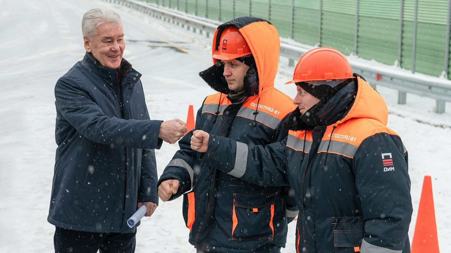 Мэр Москвы Сергей Собянин на открытии движения по новому путепроводу через пути Белорусского направления Московской железной дороги вблизи станции Жаворонки Мэр Москвы Сергей Собянин на открытии движения по новому путепроводу через пути Белорусского направления Московской железной дороги вблизи станции Жаворонки - РИА Новости, 1920, 28.01.2021