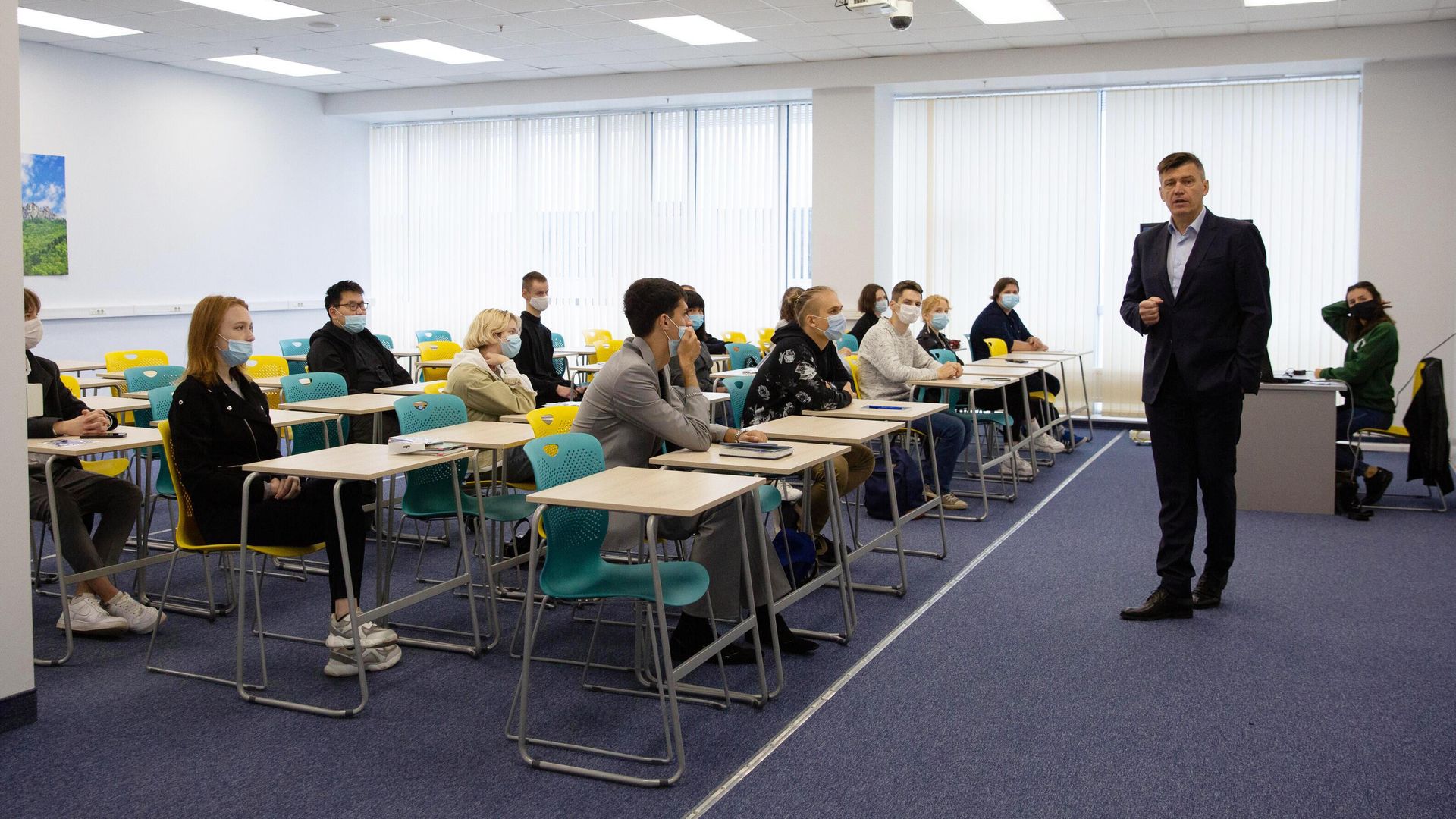 Студенты в аудитории Дальневосточного федерального университета во Владивостоке Студенты в аудитории Дальневосточного федерального университета во Владивостоке - РИА Новости, 1920, 19.05.2021