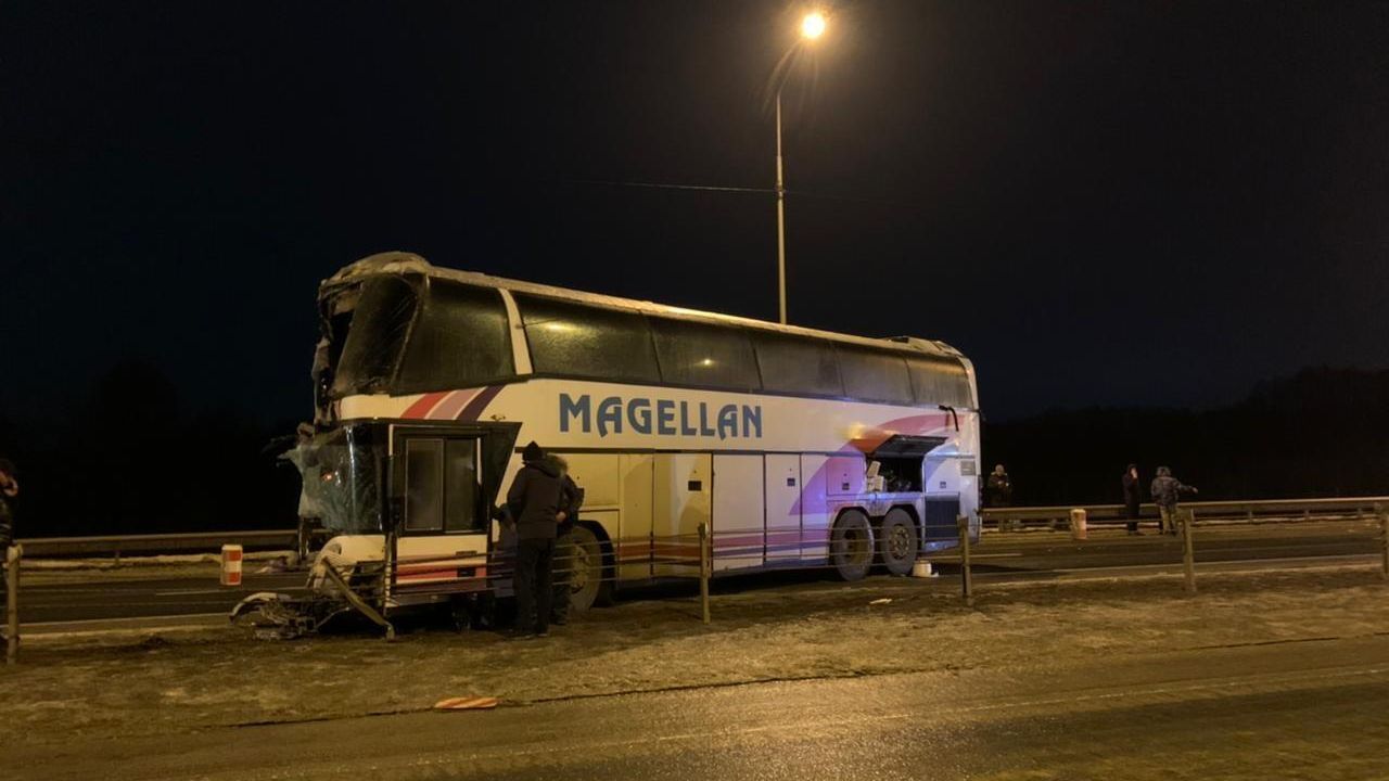 На месте ДТП, где пассажирский автобус совершил наезд на отбойник на трассе Каспий в Тамбовской области На месте ДТП, где пассажирский автобус совершил наезд на отбойник на трассе Каспий в Тамбовской области - РИА Новости, 1920, 29.01.2021