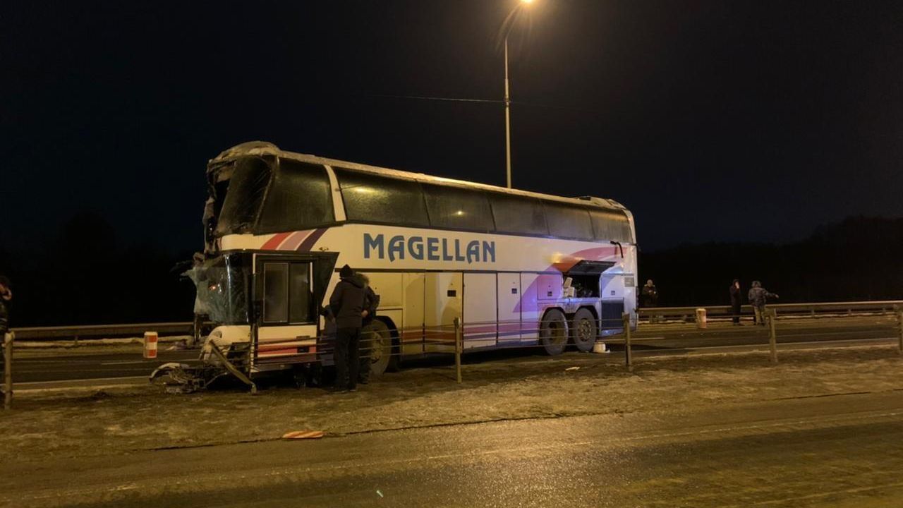 На месте ДТП, где пассажирский автобус совершил наезд на отбойник на трассе Каспий в Тамбовской области На месте ДТП, где пассажирский автобус совершил наезд на отбойник на трассе Каспий в Тамбовской области - РИА Новости, 1920, 29.01.2021