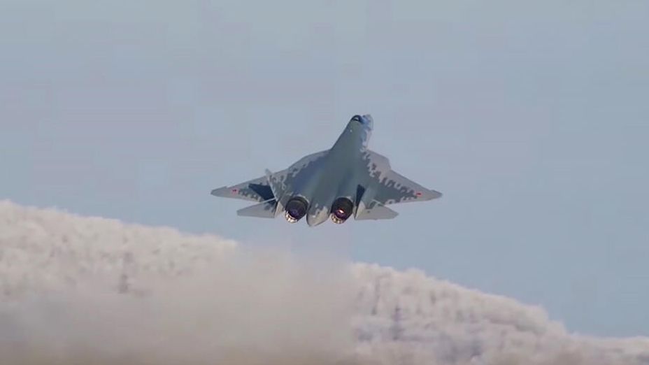 Полет первого серийного истребителя Су-57. Кадр видео Полет первого серийного истребителя Су-57. Кадр видео - РИА Новости, 1920, 26.06.2023