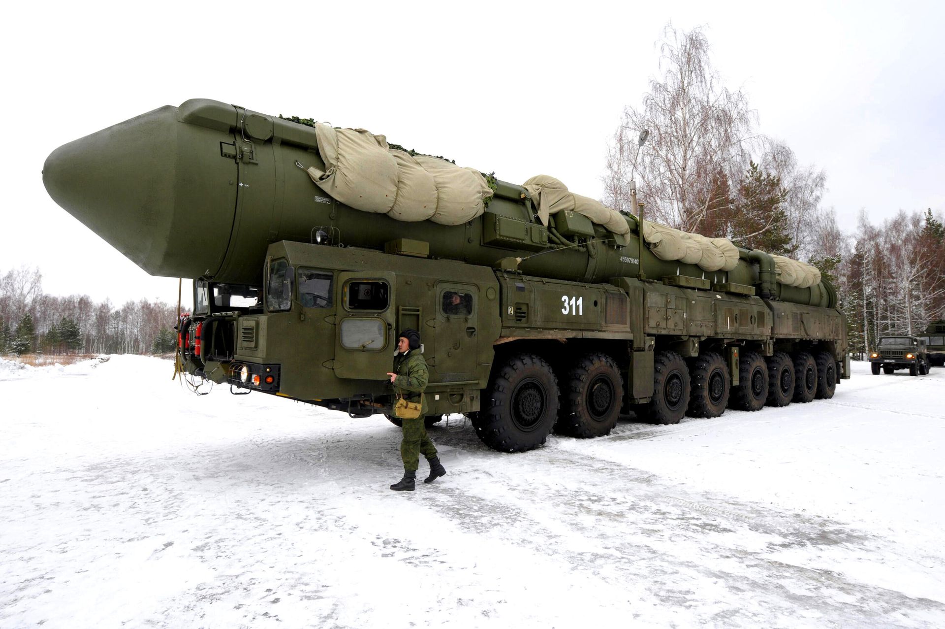 Подвижный грунтовый ракетный комплекс Ярс Подвижный грунтовый ракетный комплекс Ярс - РИА Новости, 1920, 27.02.2022