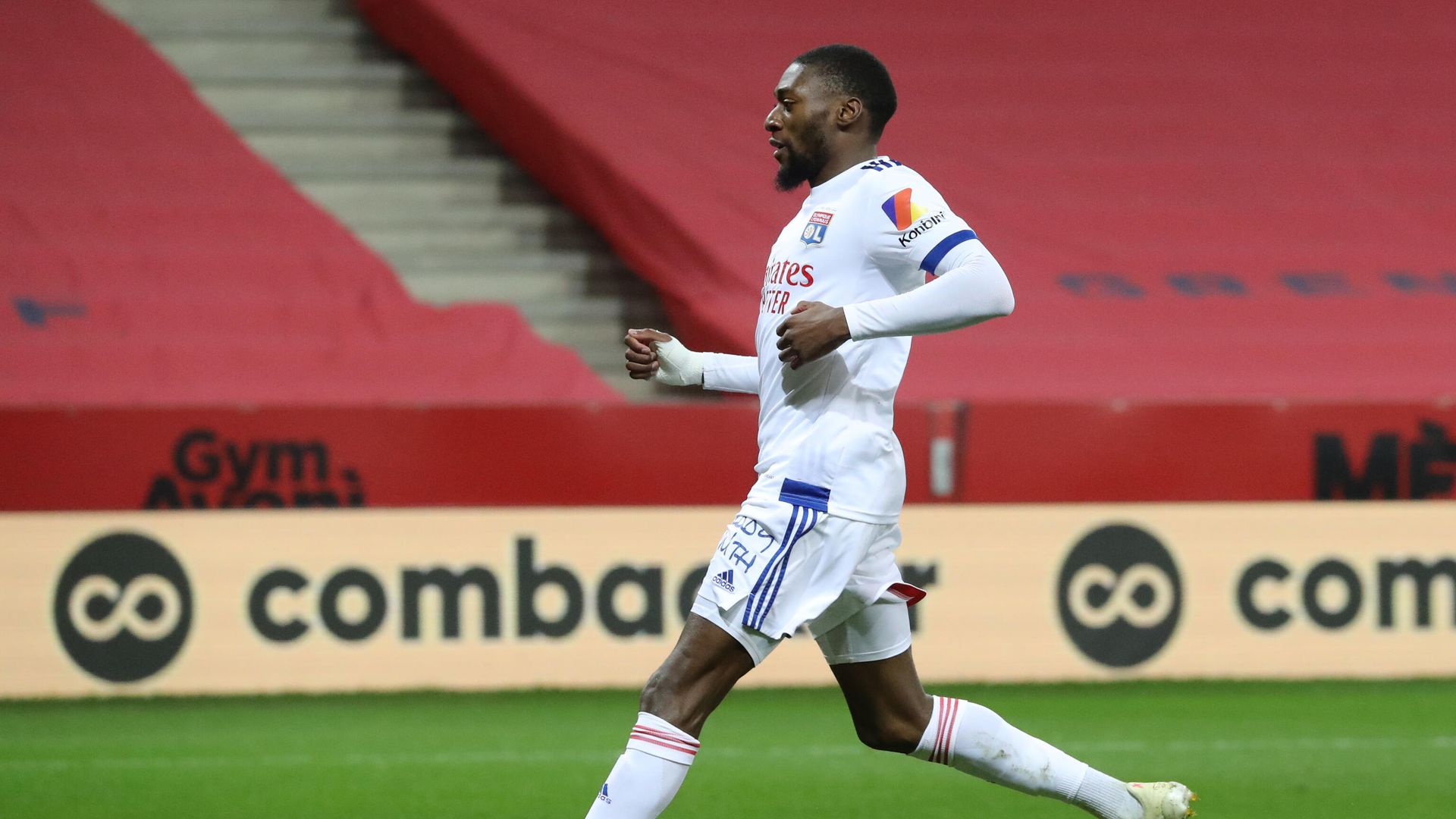 Lyon's Cameroonian forward Karl Toko Ekambi celebrates after scoring a goal during the French L1 football match between OGC Nice and Olympique Lyonnais at the Allianz Riviera stadium in Nice, on December 19, 2020. (Photo by Valery HACHE / AFP) Lyon's Cameroonian forward Karl Toko Ekambi celebrates after scoring a goal during the French L1 football match between OGC Nice and Olympique Lyonnais at the Allianz Riviera stadium in Nice, on December 19, 2020. (Photo by Valery HACHE / AFP) - РИА Новости, 1920, 30.01.2021